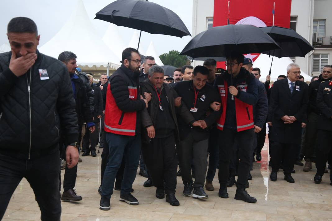 Şehit eşini sırtında parkasıyla uğurladı: 8 aylık Nare Lina her şeyden habersiz etrafına baktı - Resim: 27